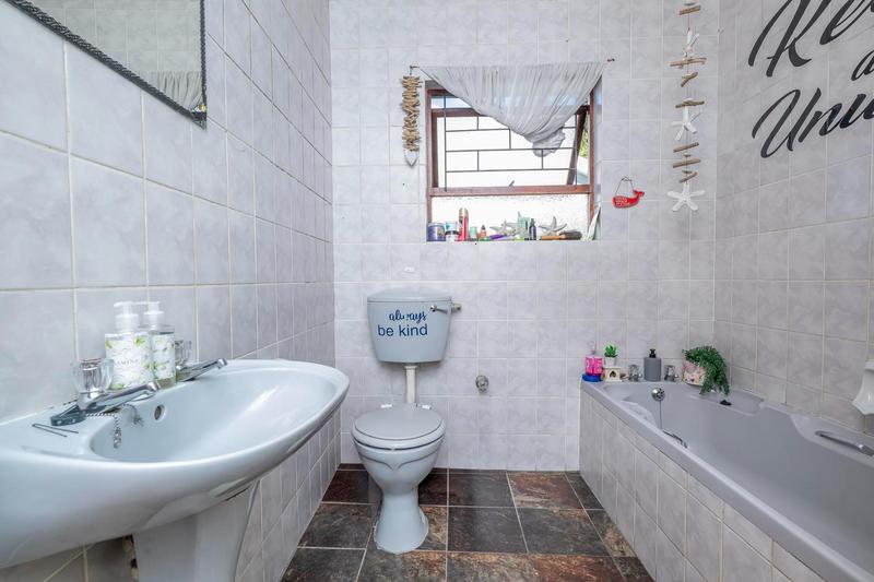 5 Bedroom Property for Sale in Morgenster Heights Western Cape
